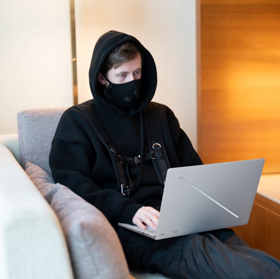 ASUS_ROG's tweet image. Gaming, creating, working –  @IAmAlanWalker is taking it to the next level with his new ROG Zephyrus G14!

#ROGAlanWalker #ZephyrusG14 #CES2024ROG