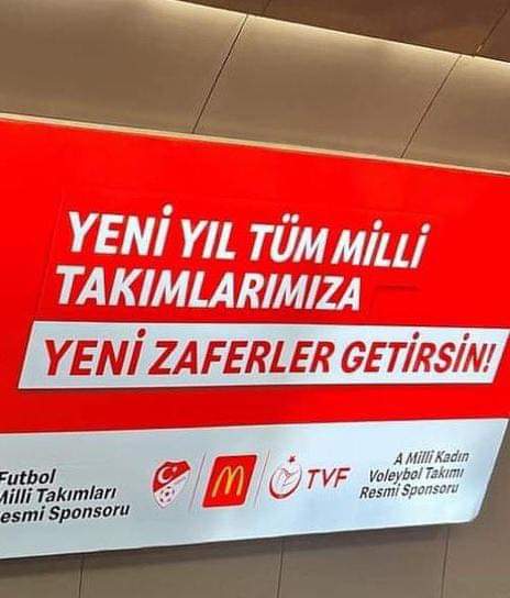 Biz çocuklarımıza Gazze'de Filistin'de siyonizme destek veren masum insanların, bebeklerin canına kast edenlere ekonomik destek veren Mc Donalds, Starbucks vb yerlere gitmemelerini öğütlerken onlarla sponsorluk anlaşması yapan TFF yi gelde anlat.
Sermayenin dili dini ırkı yokmuş!