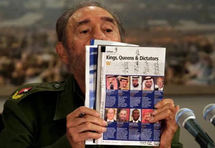 CubaOrtografia's tweet photo. En 2006, cuando la revista Forbes le calculó al esperpento de Fidel Castro una fortuna de 900 millones de dólares, allá fue él a la televisión como Pedro por su casa a enseñar la lista de los reyes, las reinas y los dictadores. Cínicamente, dijo que él solo recibía 750 pesos mensuales. Hay que ser mezquino, hipócrita y demagogo, y ver a la gente como estúpida, para afirmar que él podría vivir con esa mísera cantidad. 

En la década del 60, para escapar a todo tipo de fiscalización y control, este creó la llamada Reserva del Comandante, que manejaba a su discreción y antojo.

Durante años, el castrismo realizó ventas internacionales de activos y fundó empresas fantasmas en Panamá. Además, revendía el petróleo soviético del 70 y el 80, el venezolano de finales de los 90 y condujo transacciones turbias con diamantes y marfil de Angola.

De acuerdo con Jhon Jairo Velásquez Vásquez, Popeye, ex jefe de seguridad de Pablo Escobar y narcotraficante connotado, «los cubanos recibían 2000 dólares por cada kilo de droga transportada y 200 dólares por cada kilo custodiado».