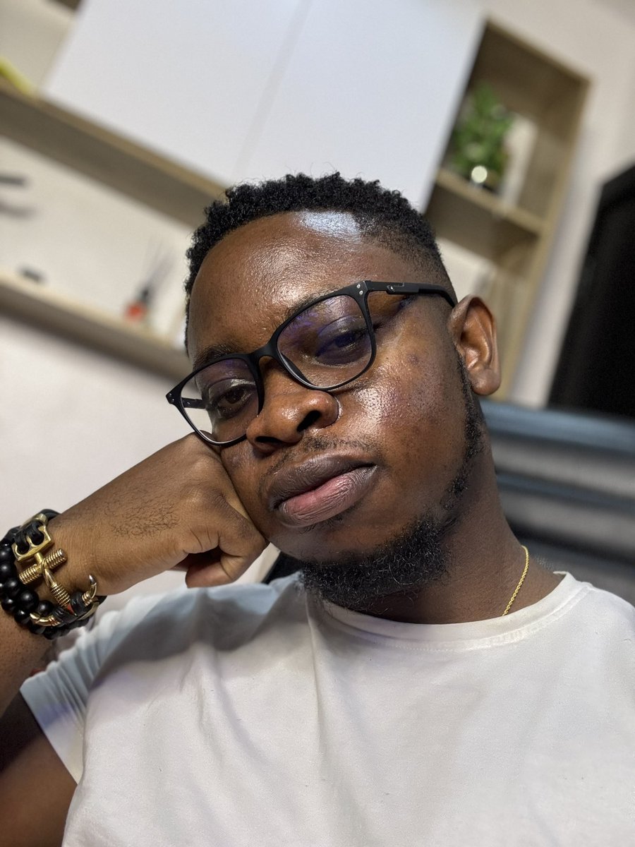 Unconventional way to get foreign clients for your offer.

This is without doing cold DMs or creating endless content. Or doing paid ads. 

Yep. 

All the foreign gigs…Clients. I’ve ever gotten…has come from this method. 

When I sold a funnel service for $9k
When I sold my