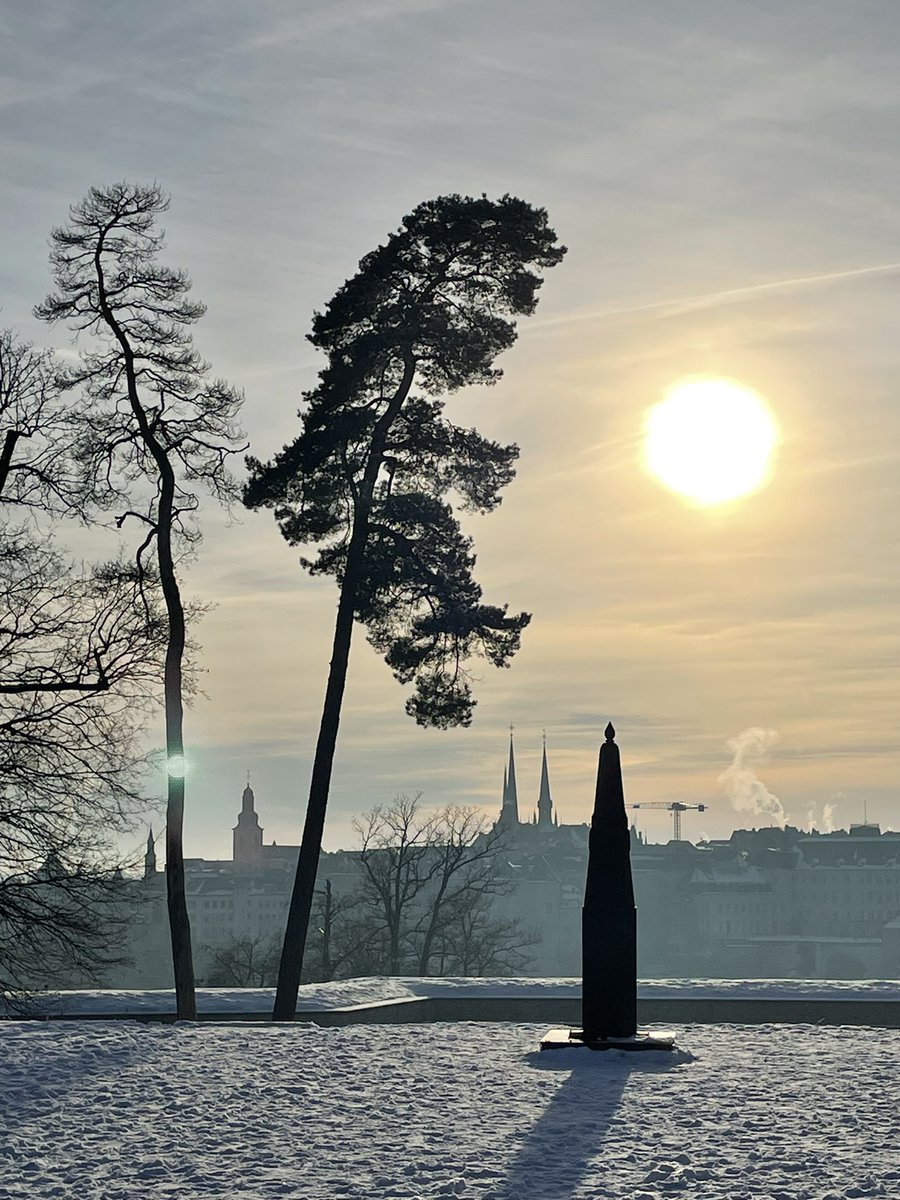 VoisinVal's tweet photo. Ballade hivernale, Luxembourg ville. #cacaille https://t.co/YeG6ZXasvB
