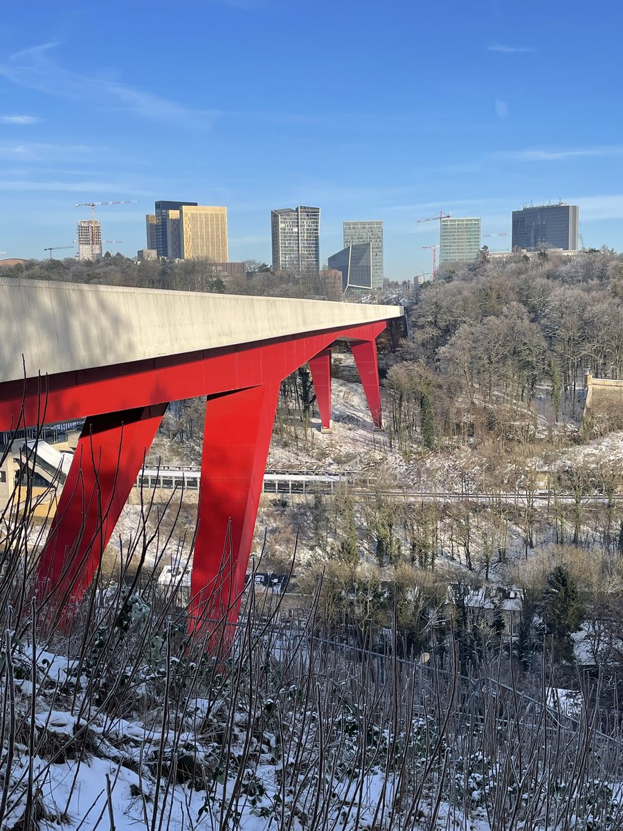 VoisinVal's tweet photo. Ballade hivernale, Luxembourg ville. #cacaille https://t.co/YeG6ZXasvB