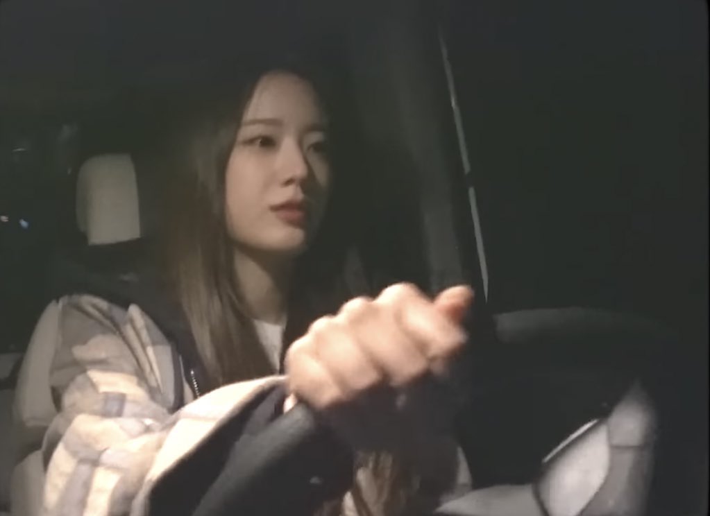 nidupal's tweet photo. 6시에눈떠서 쌓여있는 카톡읽고 일어나서 이불정리하고 씻고 식빵하나먹고 화장하고 차타자마자 출근할때 듣는 라디오 틀면 익숙하게 들리는 연하 목소리… ..오늘 아침 출근길, 기온이 낮아 추위 느끼신 분들 많을텐데요. 낮 기온은 오르면서 일교차가 크기 때문에, 건강관리 유의하시기… https://t.co/clfbswEdjP