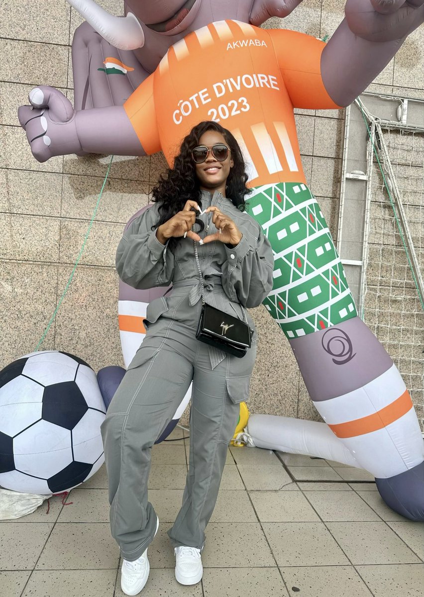 Official_CeeC's tweet photo. Hello Abidjan!
🌚

#itelFansTripToAFCON
#itelAFCONMoments https://t.co/MvpahiXt6B