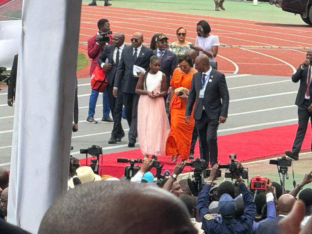 LodOmanga's tweet photo. #RDC 20.01.24 #Kinshasa #StadeDesMartyrs #Investiture #2EMandat 
#Arrivee de la distinguée première Dame @DeniseNyakeru  #Video https://t.co/kCFIDXUZbL