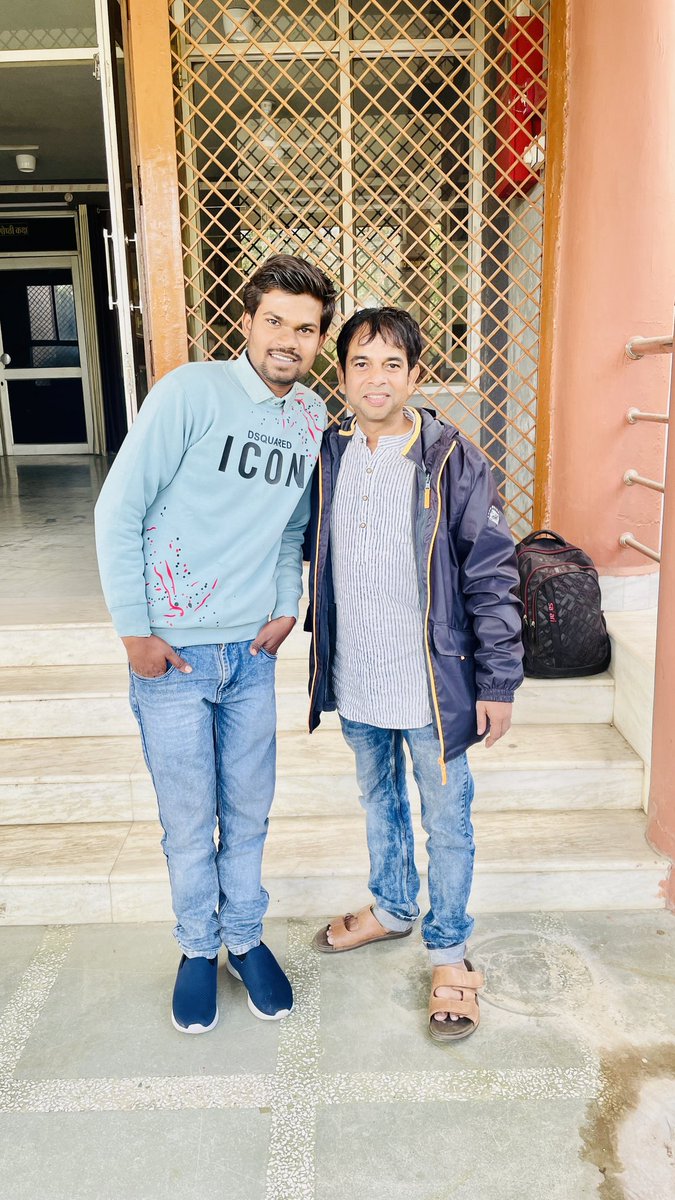 itxtar's tweet photo. सुप्रसिद्ध सिने अभिनेता, राष्ट्रीय नाट्य विद्यालय से स्नातक, हास्य कलाकार, लेखक, रंगकर्मी, रंग संगीतकार । प्रिय इश्तियाक खान सर

#himanshukumarsagar #itxtar #nsd #ishtiyakkhan #cinema #theatre https://t.co/IcJqdXFlQO
