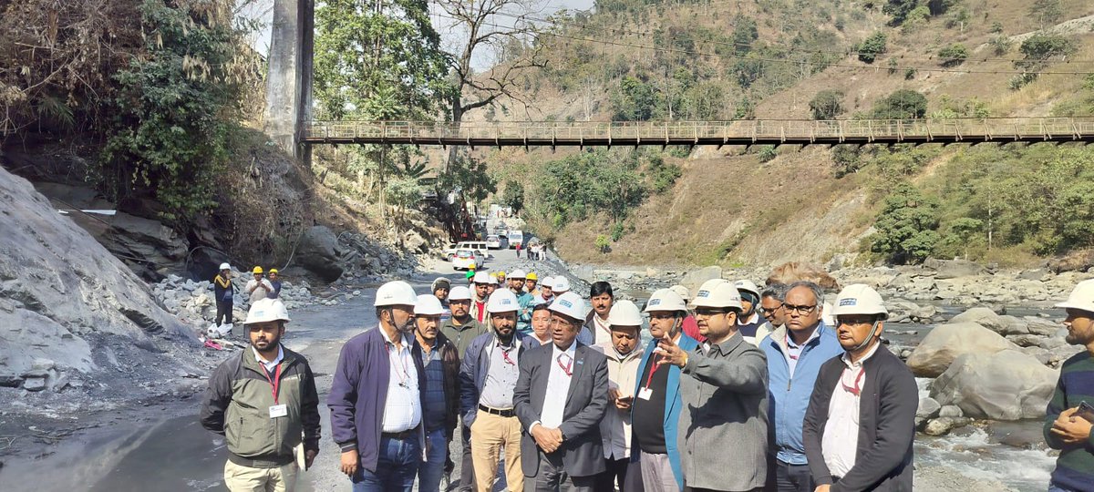 nhpcltd's tweet image. The inaugural blast for SFT outlet and the critical 2nd stage river diversion for completion of balance 2 blocks on left bank & Dam HM works at 120 MW Rangit-IV HEP (Sikkim) of NHPC’s subsidiary, JPCL was sucessfully done in presence of Sh. R.K. Chaudhary, Dir. (Tech. & Proj.).