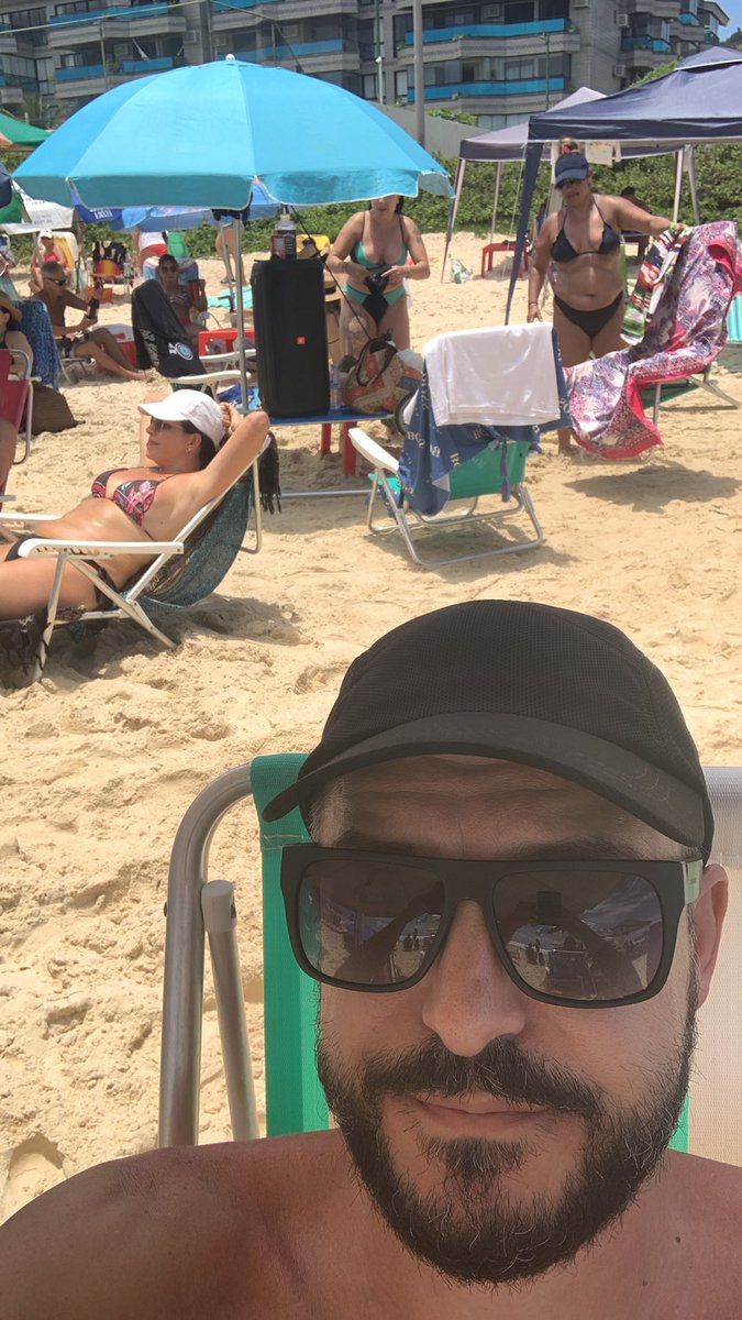 clubedopairico's tweet photo. O bom da praia é que é um ambiente popular, democrático, onde todos se respeit… 😖 https://t.co/PK8sFrc1u6