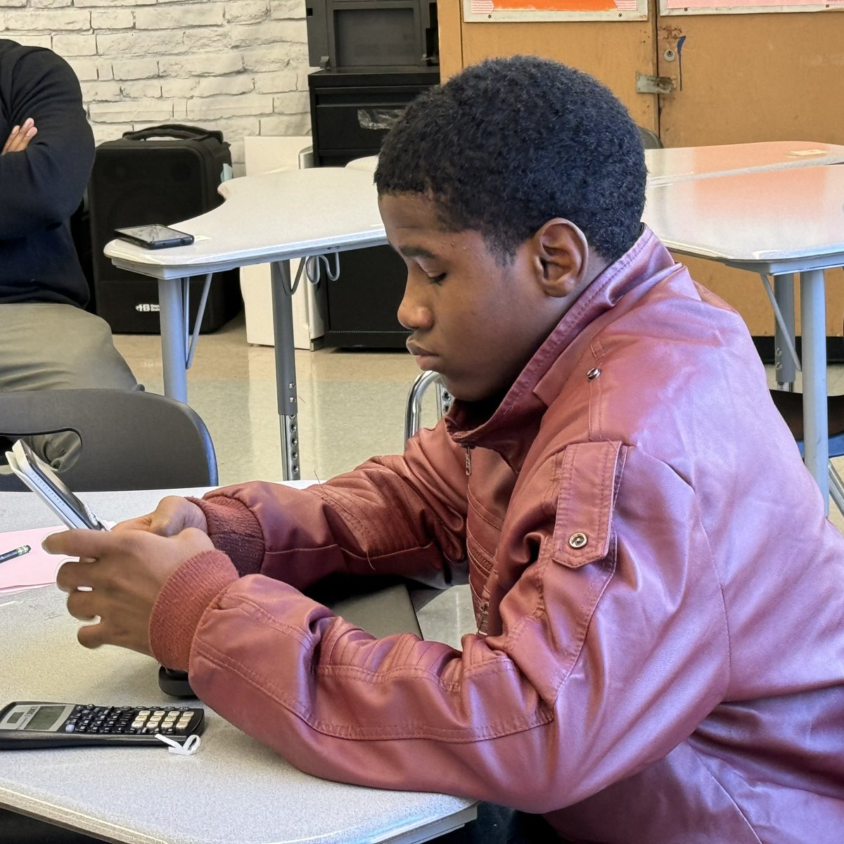 SNKRPrincipal's tweet image. Saturday School @Explore224BX! Our students teamed up with instructors from MS 180 to conquer their scientific calculators, gearing up for the algebra regents exams! @Csd7Bx @NYCSchools @DOEChancellor #MathMinds #RegentsPrep