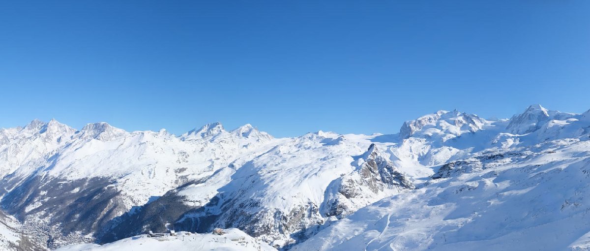 De uitstekende sneeuw en wintersport condities met de fantastische bergpanorama's hebben we o.a. te danken aan de zeer droge luchtmassa's. Binnen de hogedruk worden de van origine toch al  koude droge arctische luchtmassa's door de #subsidentie (de dalende luchtbewegingen) nog