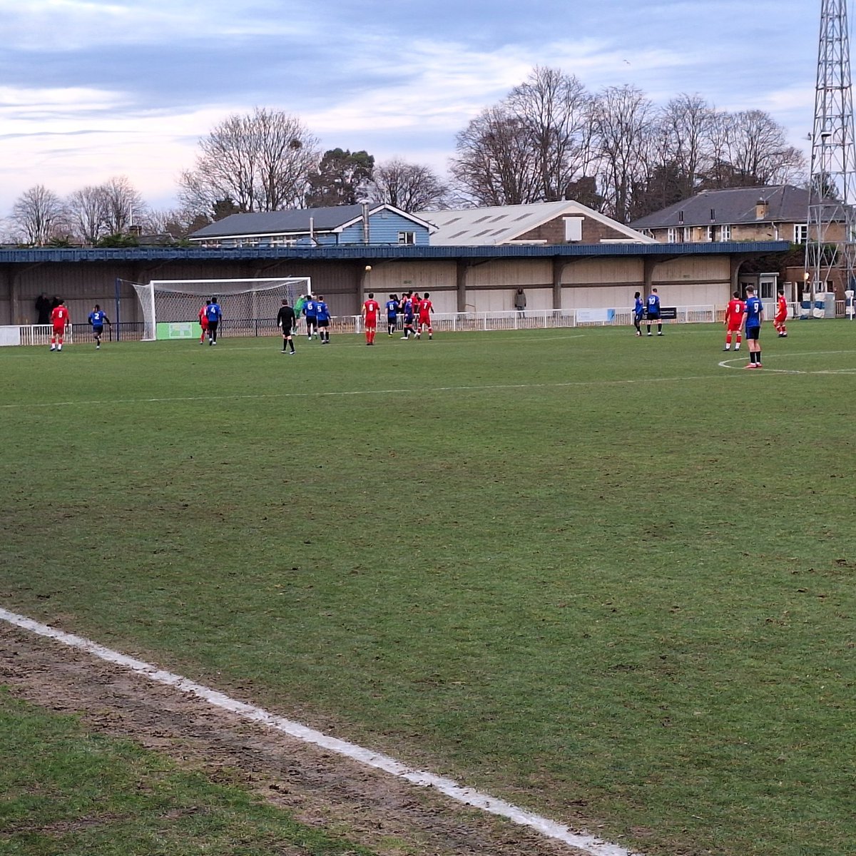 Today's #randomfootball comes from the @IsthmianLeague South Central Diviaion - @MetPoliceFC v @Binfieldfc #nonleague #groundhopping @NonLeagueCrowd