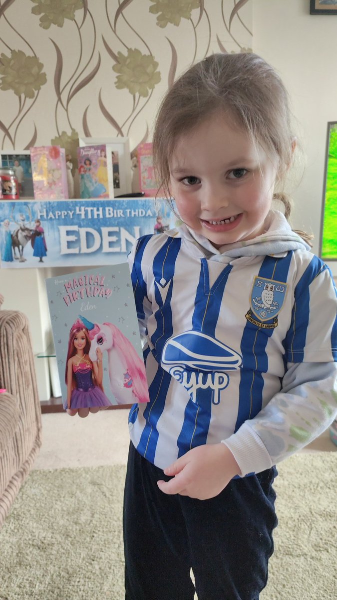 DBlezDowns's tweet photo. My little girl, Eden celebrating her 4th birthday at Hillsborough watching @swfc v @Coventry_City 
"Daddy, I want @bazzabannan25 to score a goal for my birthday" https://t.co/sfVFzsNXzi