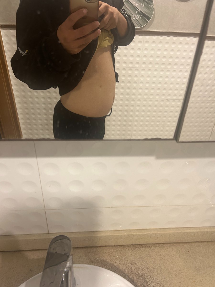 BytefishMedium's tweet photo. - No breakfast; 
- a bowl of cabbage for lunch
- in the afternoon, I couldn't resist and bought some raw peanuts; 
- in the evening, I ate some pig's trotters stewed with cabbage.

Next goal: Until my weight falls below 77 kg, I won't eat any food! https://t.co/NFSqytTYUC