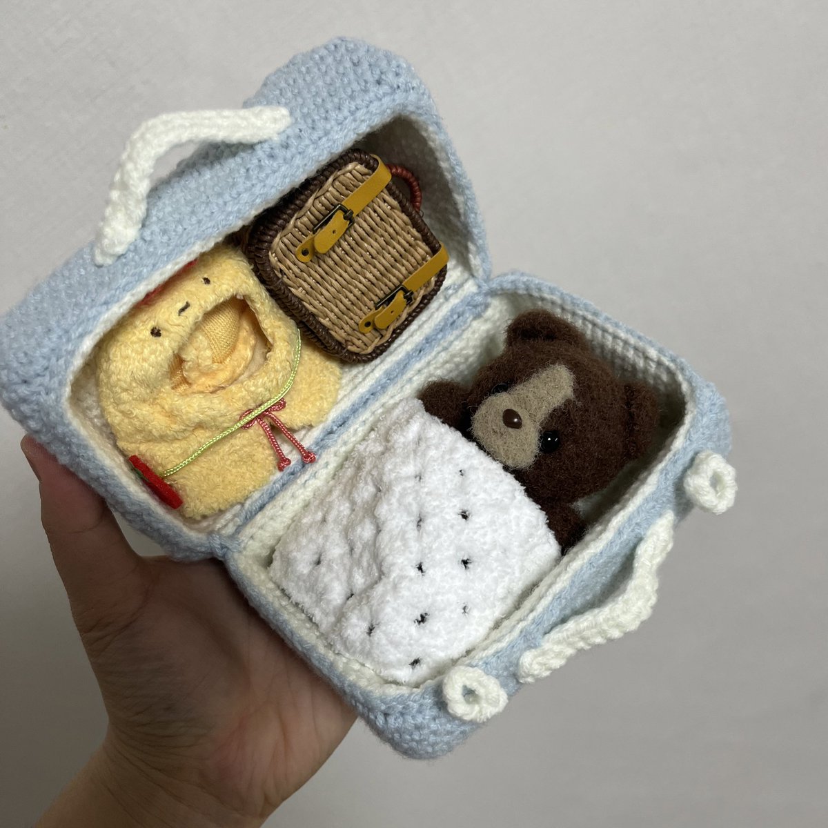 미루고 미뤘던 수트케이스… 다시는 못 뜰 것 같아요 손목이 너무 무리하는 그런… 도안이었습니다….!!