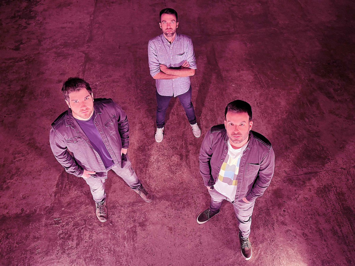 Comencem l'any celebrant el disc que vam parir el 2023. Ja tenim els 8 singles que vam anar traient mes a mes agrupats en l'àlbum 'Ampers' a Spotify i Apple Music. Gràcies per escoltar-nos. Gràcies per un any inoblidable. Gràcies per formar-ne part. Seguim aquí.