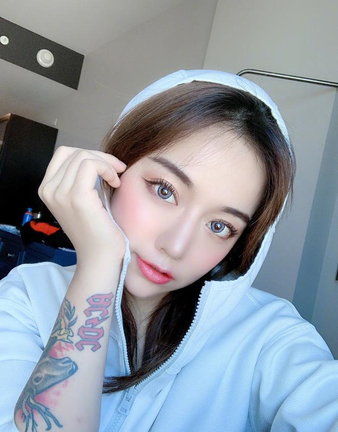 kyle666b's tweet photo. Trái tim em chỉ 1 lần mở cửa.
Đón anh vào rồi khép lại ngàn năm.
Nhưng lần đó em quên không đóng cửa.
Anh vào rồi thằng khác cũng vào theo https://t.co/qx4Fwhs6QS