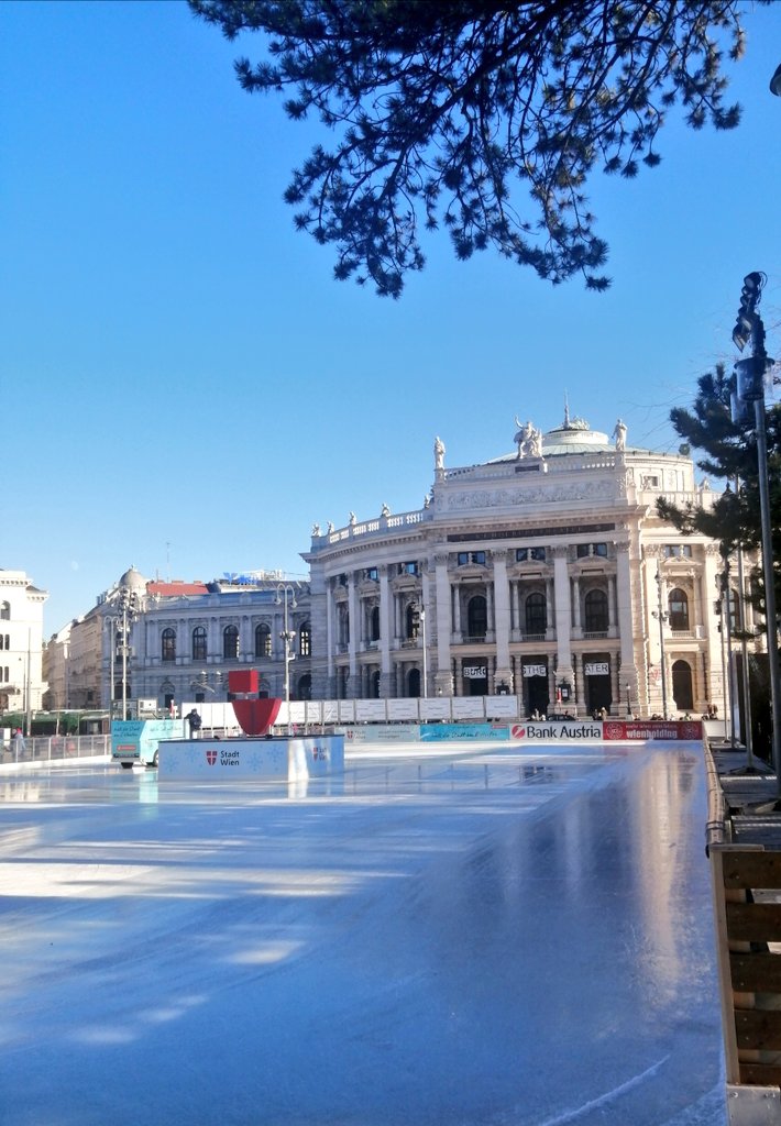 At the ice skating rink in Vienna... 
Good afternoon everyone 💕
#Vienna #picoftheday #Ice #skatingrink #WienerEistraum #cityphotography #citylife