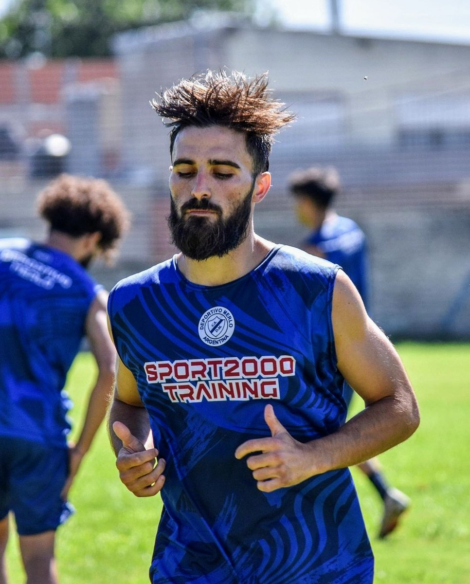PASIONENASCENSO's tweet photo. Entrá a nuestro canal de Youtube, suscribite y escuchá la nota con uno de los nuevos jugadores de @cdeportivomerlo Facundo Aguerre nota que le hicimos en la tira diaria de @PASIONENASCENSO por Radio @Bunker949 

https://t.co/l12rCX71kT

Ph: @MerloViajaOk https://t.co/q9jt9XLthe