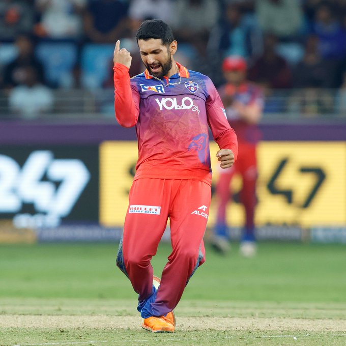 Back-to-back breakthroughs for Sikandar Raza! 🔥🔥🔥  📹 Credits: Twitter/ILT20Official