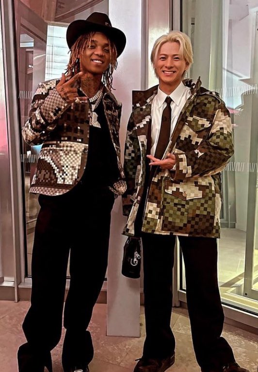 #SwaeLee & #ShoHirano look amazing rocking the latest #LouisVuitton Jackets  at the #LVMensFW24  Fashion Show in Paris! 👏📸🗼🇫🇷✨🌟🌟👑👑❤️‍🔥

#ShoHirano_LOUISVUITTON 
#ShoHiranoxLouisVuitton 
#SwaeLeexLouisVuitton
@SwaeLee