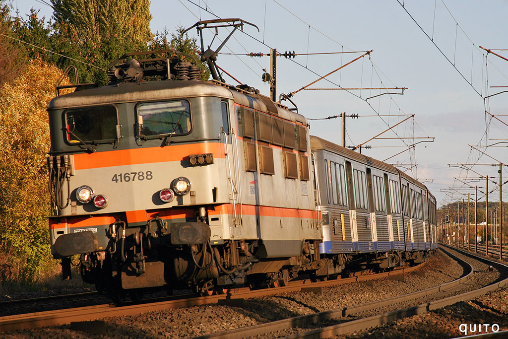 tioquito71's tweet photo. Alors on danse?! #photodetrain #eisenbahnfotografie https://t.co/KKAyW6hF87
