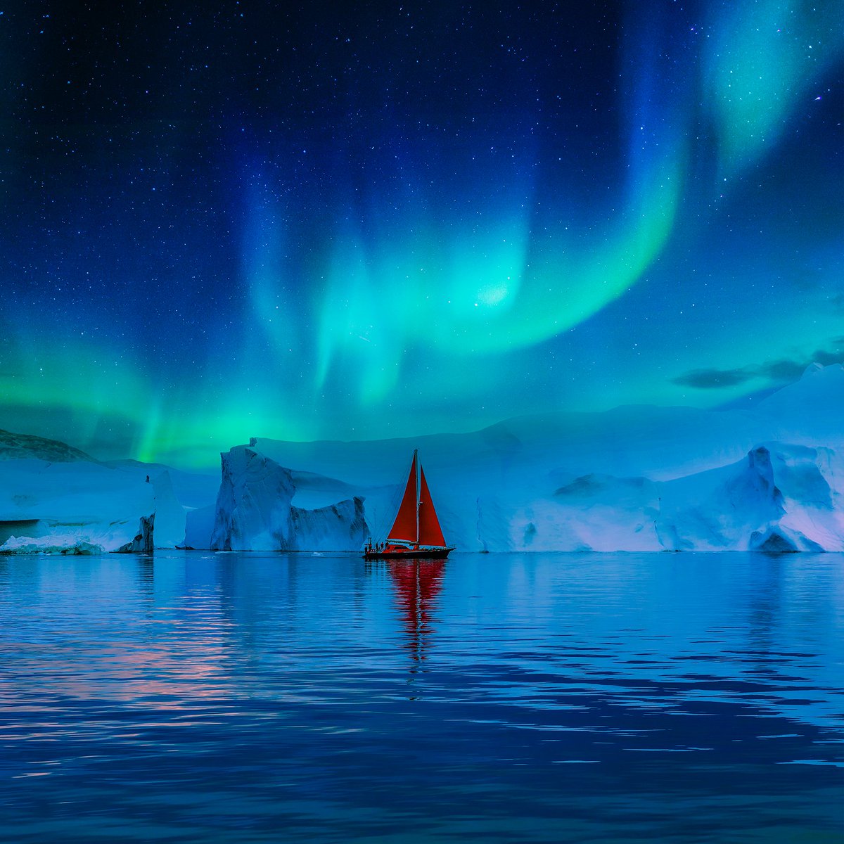 lupaas's tweet photo. Float alongside icebergs under the Northern Lights in the breathtaking waters of Greenland. https://t.co/HRolTGiSun