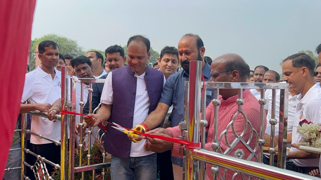 Bapu4Talcher's tweet photo. ଆଜି ଛେଣ୍ଡିପଦା ନିର୍ବାଚନ ମଣ୍ଡଳୀ ଅନ୍ତର୍ଗତ ଜରଡ଼ା ଠାରେ ୰ଇଂ ରାଜେଶ କୁମାର ଦାସ(ରାଜୁ)ଙ୍କ ପ୍ରତିମୂର୍ତ୍ତି ଉନ୍ମୋଚନ ତଥା ୧୬ ତମ ରାଜୁ ମେମୋରିଆଲ କ୍ରିକେଟ ଟୁର୍ଣ୍ଣାମେଣ୍ଟର ଉଦଘାଟନ କରିବା ଅବସରରେ ।। https://t.co/a8XrE22lgY