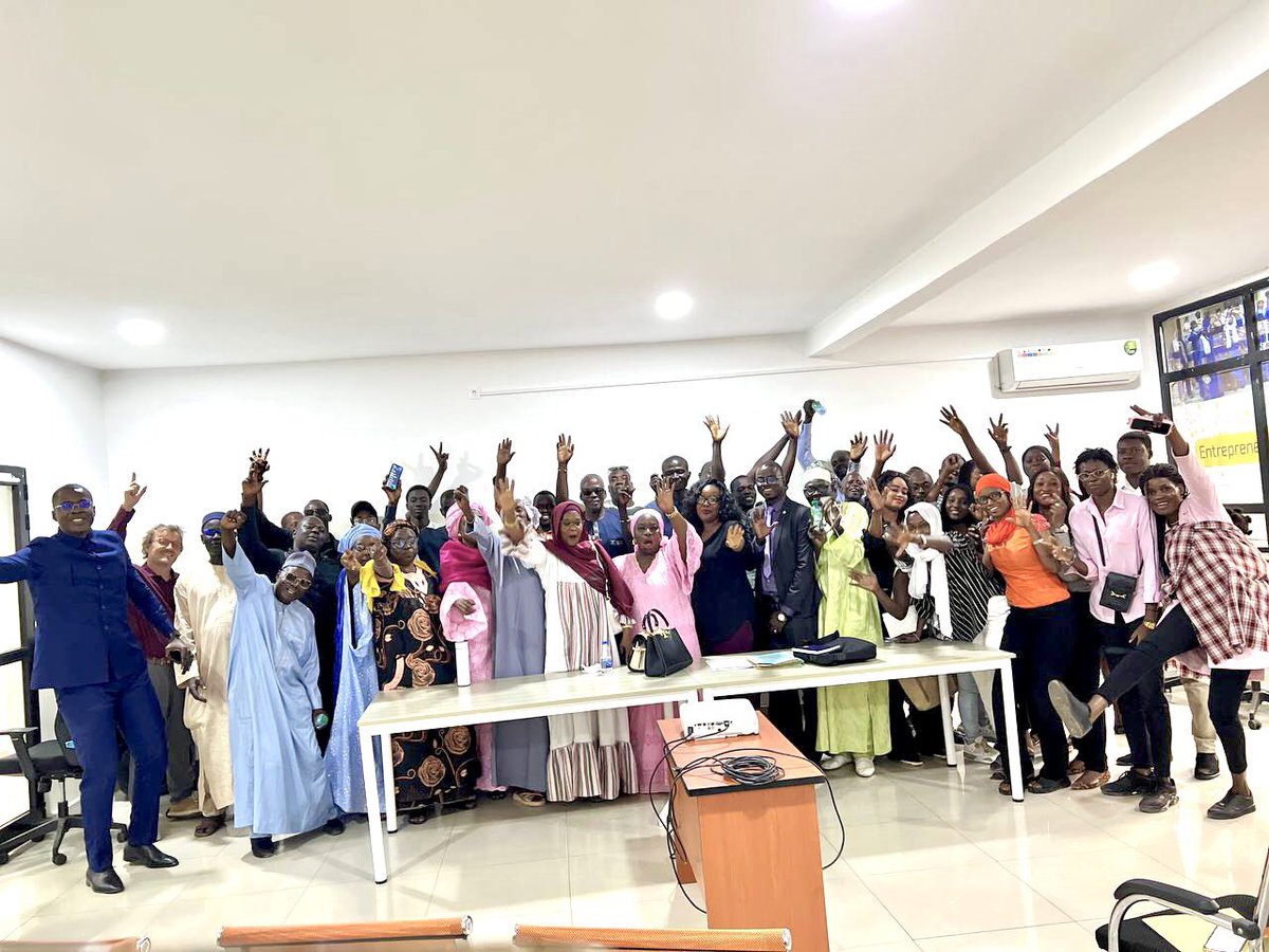 HumanHac's tweet photo. #Coaching_Territorial 

Dans la dynamique d’améliorer la mobilité urbaine de la Ville de Dakar avec une l’approche du Coaching Territorial, un atelier d’initiation et de sensibilisation a été effectué avec les acteurs des 8 communes cibles. 
@UCLGAfrica https://t.co/B9CVX93Wpd