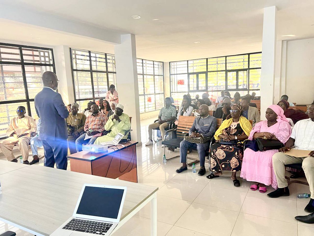 HumanHac's tweet photo. #Coaching_Territorial 

Dans la dynamique d’améliorer la mobilité urbaine de la Ville de Dakar avec une l’approche du Coaching Territorial, un atelier d’initiation et de sensibilisation a été effectué avec les acteurs des 8 communes cibles. 
@UCLGAfrica https://t.co/B9CVX93Wpd