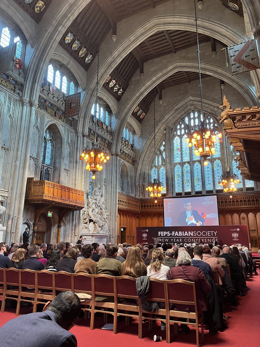 This photo doesn’t even include half the people in the room 😮

Packed out the Guildhall’s great hall for @SadiqKhan ‘s keynote at our #PlansForPower conference 🌹🐢