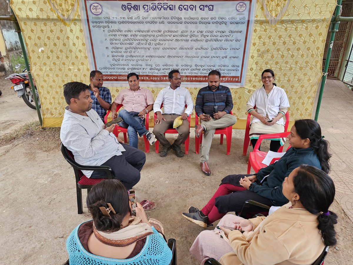 OvsaKandhamal's tweet photo. #Day3: All #Veterinarians of Kandhamal are continuing #mass_leave and #protesting for fulfillment of long standing genuine demands. #OVSA @CMO_Odisha @dahvsodisha @Dept_of_AHD @DMKandhamal @farddept @kanak_news @MoSarkar5T @otvnews @rajaaswain @SecyChief https://t.co/yqjRNB0U1V