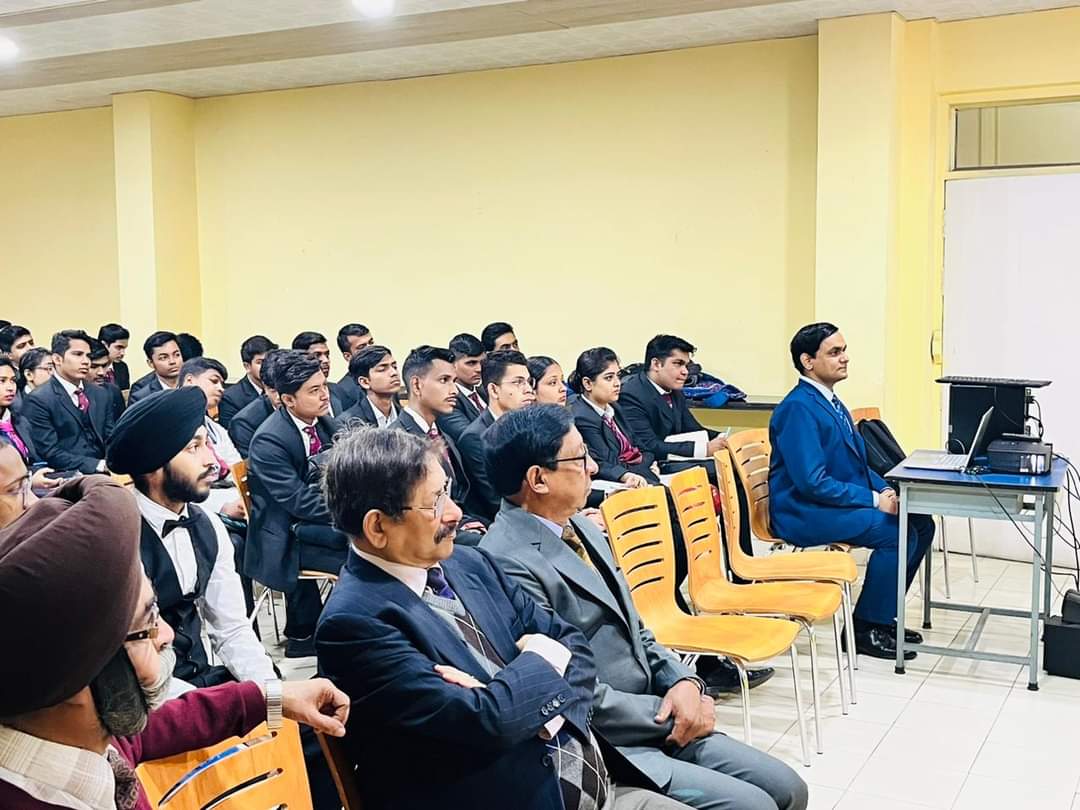 sunburstvin's tweet photo. It was a pleasure to talk to #GNIHM students about the exciting new developments in the wine &amp; spirit industry and how the Gérard Basset Foundation scholarship opportunities can help launch the student's career!😊🍷

@GerardBassetFDN

#SunburstVin #GérardBassetFoundation #GBF https://t.co/UU039jqukf