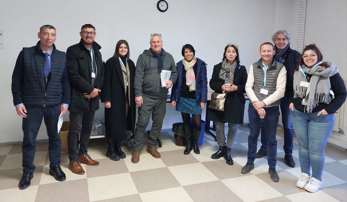 KaciDiha's tweet photo. 1er ORAL BLANC DNB.  
Merci aux professeurs et 18 entreprises mobilisées par #FACE84 dans les jurys au profit de 130 élèves.Bilan positif: regards croisés,montée en compétences,confiance en soi,persévérance et évaluation positive.Ambition pour nos élèves.@dsden84 @AcAixMarseille https://t.co/9CQ5TTGOyK