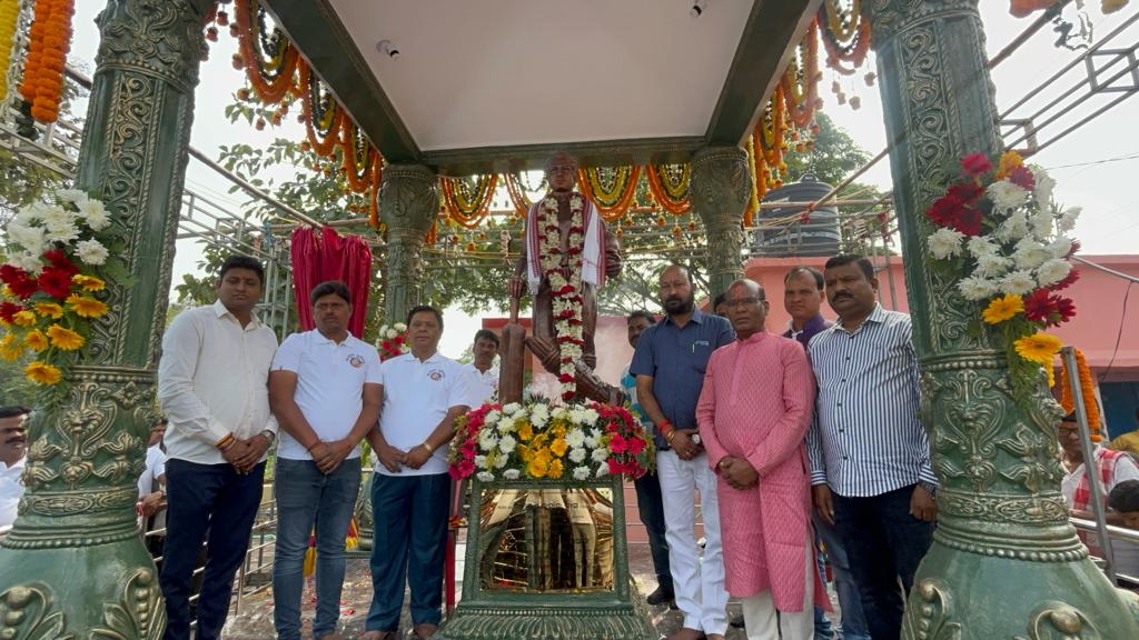 Bapu4Talcher's tweet photo. ଆଜି ଛେଣ୍ଡିପଦା ନିର୍ବାଚନ ମଣ୍ଡଳୀ ଅନ୍ତର୍ଗତ ଜରଡ଼ା ଠାରେ ୰ଇଂ ରାଜେଶ କୁମାର ଦାସ(ରାଜୁ)ଙ୍କ ପ୍ରତିମୂର୍ତ୍ତି ଉନ୍ମୋଚନ ତଥା ୧୬ ତମ ରାଜୁ ମେମୋରିଆଲ କ୍ରିକେଟ ଟୁର୍ଣ୍ଣାମେଣ୍ଟର ଉଦଘାଟନ କରିବା ଅବସରରେ ।। https://t.co/a8XrE22lgY