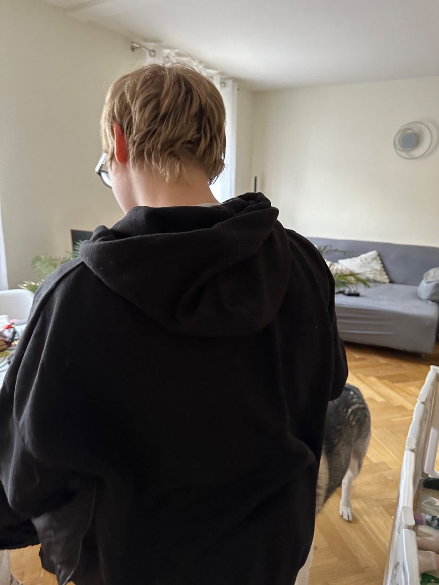 MandyPortius's tweet photo. Mein 16-jähriger Sohn mit Autismus bereichert unser Leben auf einzigartige Weise. Jeder Tag ist eine Gelegenheit, Verständnis und Akzeptanz zu fördern. Lasst uns gemeinsam eine Welt schaffen, die Platz für Vielfalt und Inklusion bietet. 💙 #Autismus #Inklusion https://t.co/7P1hqdD9i2