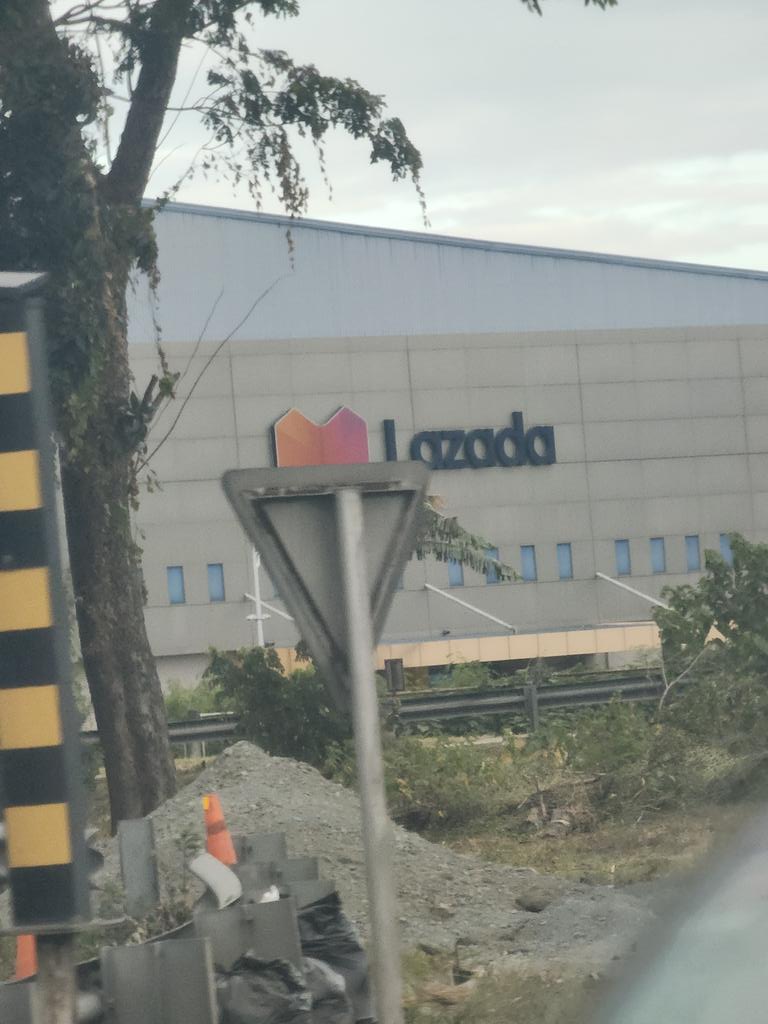 ivanmyk13's tweet photo. Achievement unlocked! Ito pala ang Cabuyao Sorting Facility!

Next goal, Shenzhen Sorting Centre. 🤣🤣🤣 https://t.co/Bd8DdDqPct