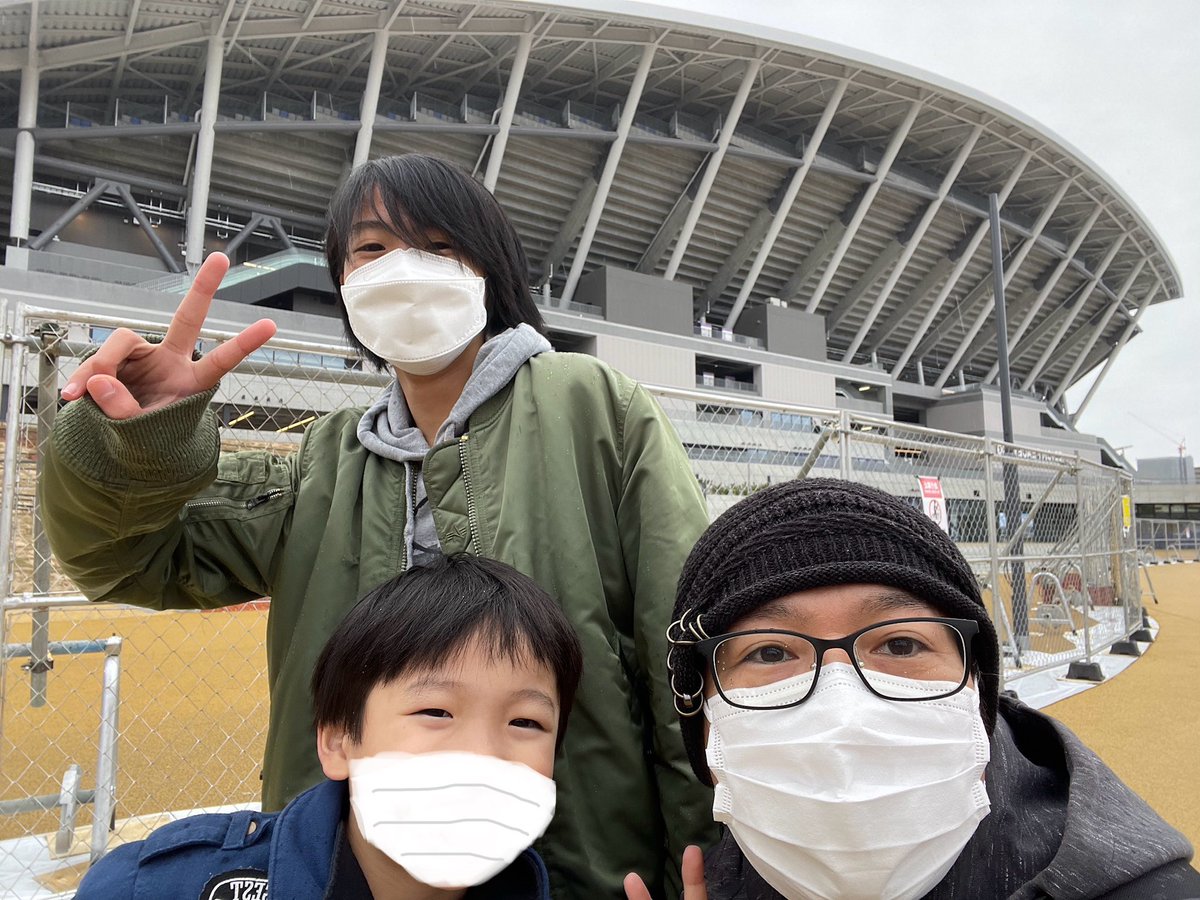 zestien_lw's tweet photo. 誕生日おめでとう✨

2月から中に入れるみたいなんで、また来ような😆👍

#三男坊の誕生日
#記念撮影
#次男坊も一緒に
#エディオンピースウイング広島 https://t.co/X1DHzyvMXG