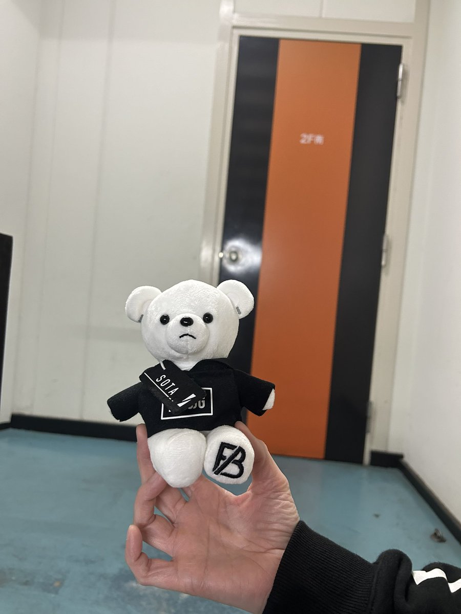 Maze0718Naked's tweet photo. ツイン21の駐車場階段で迷子のソウタ🧸くん見つけました。
落とされた方おられますか？
保護してます🍀
お心当たりのある方はDMください☺️ https://t.co/J1iiZKOQo8