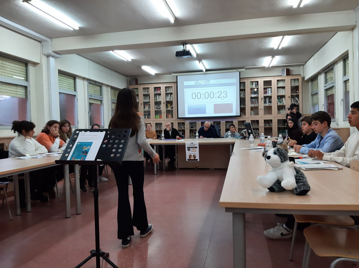 Encuentro <a href="/IESSIGLO21/">IESSIGLOXXI</a>  <a href="/ies_zambrano/">IES María Zambrano</a>  de la Liga de Debate Escolar de <a href="/AytoLeganes/">Ayuntamiento de Leganés</a> y UNEDMadridSur <a href="/MercedesULEG/">Mercedes Neria</a>