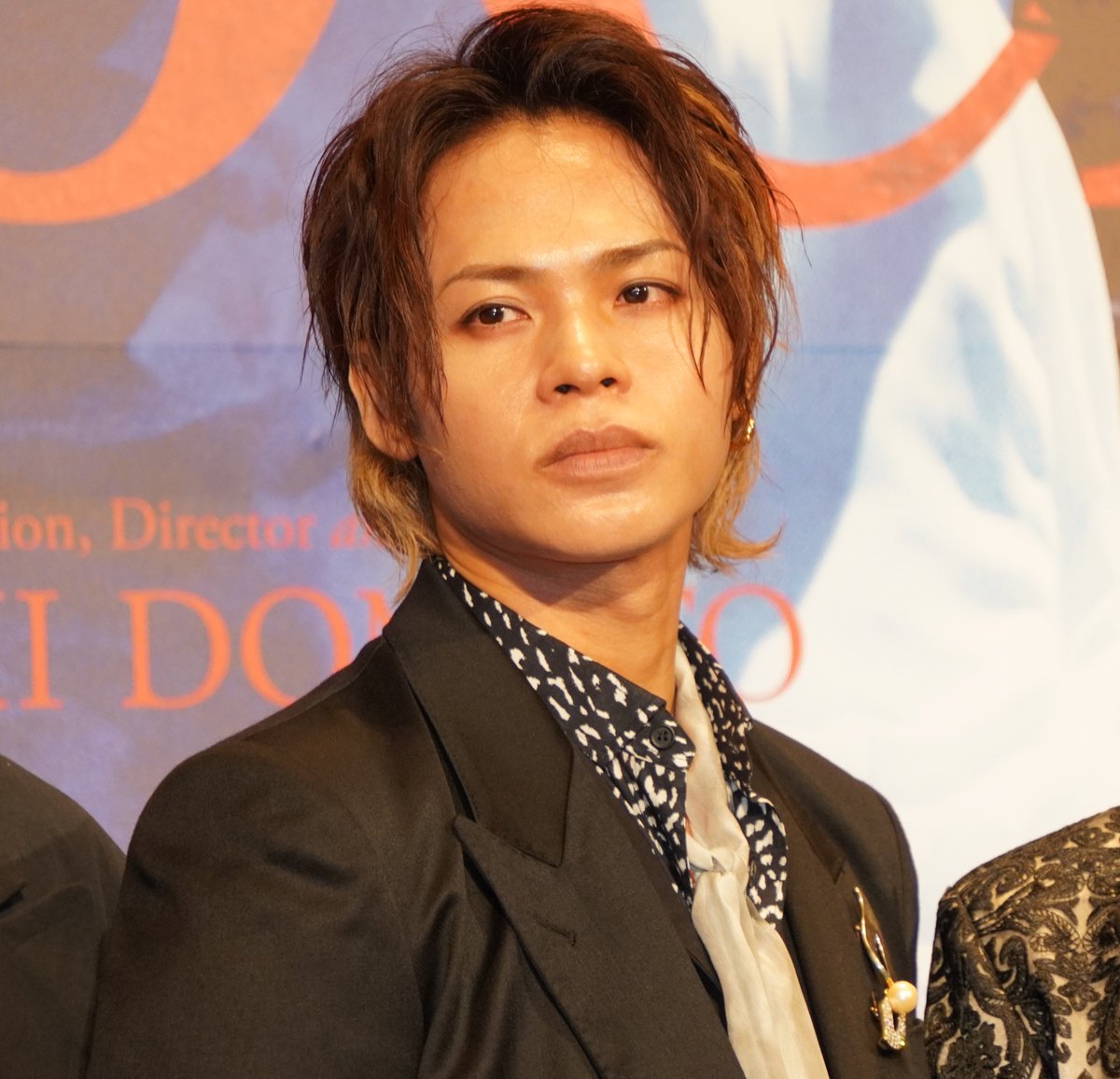 oricon's tweet photo. 堂本光一主演『Endless SHOCK』
“最後”のライバル役は佐藤勝利、中山優馬
“シメ”に上田竜也

今年でシリーズ23年の歴史に幕
3人が胸中明かす
｢ずっと階段落ちしてくださるものだと…」
https://t.co/gLDLNtDbjT

#堂本光一 #佐藤勝利 #中山優馬 #上田竜也 #舞台 #EndlessSHOCK #EndlessSHOCKEternal https://t.co/FJWddO5uft