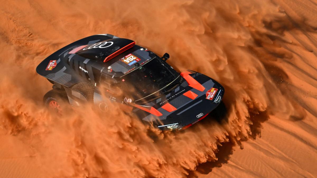 juanjoabsolut's tweet photo. Pues leyendo prensa (generalista y especializada), uno puede llegar a pensar que el único mérito de Carlos Sainz para ganar el Dakar ha sido tener 61 tacos... 🤦🏻♂️#mandanarices https://t.co/tsYuBkJEng