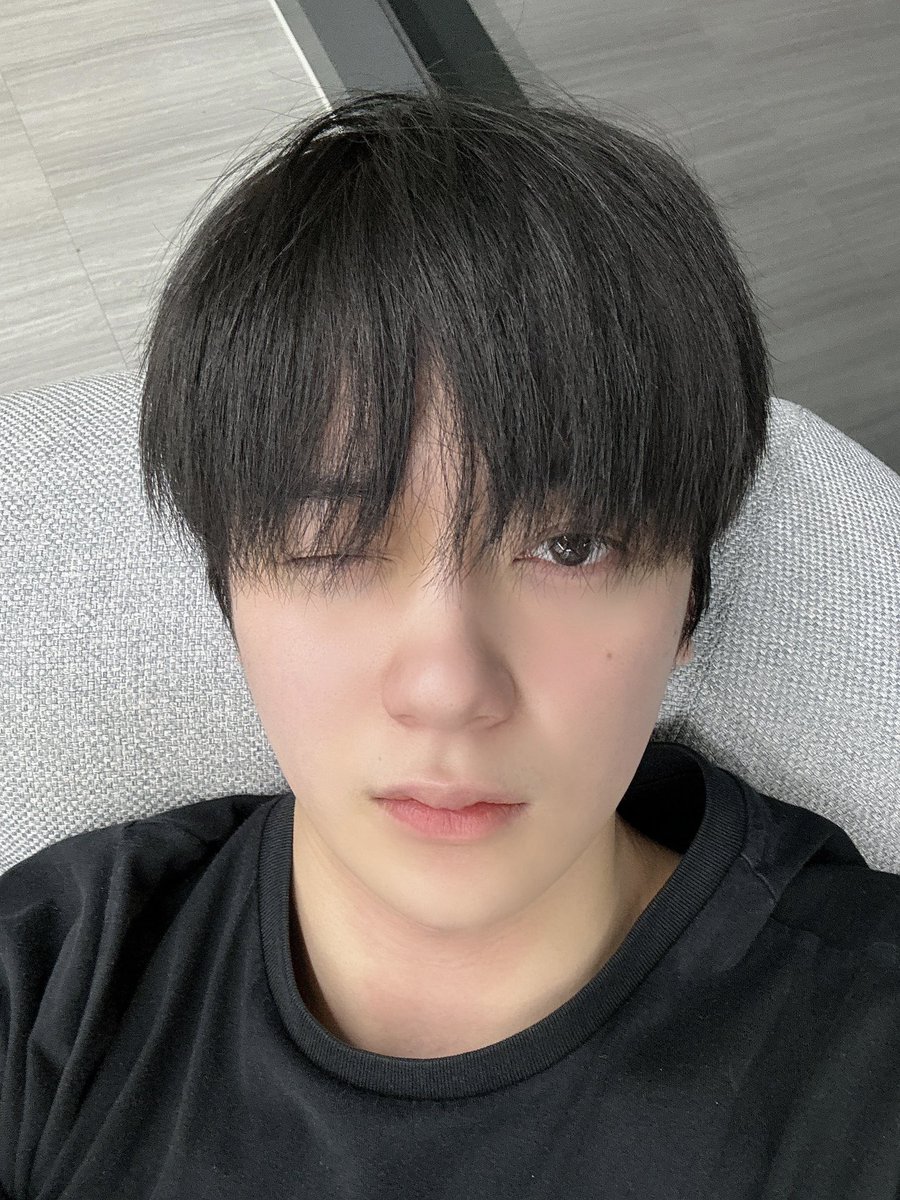 [#OX]

으헤헤

#OMEGA_X #오메가엑스
#예찬 #YECHAN