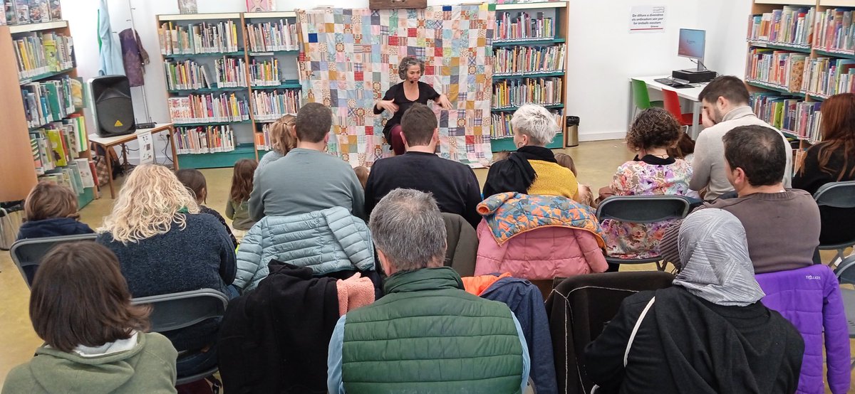 bibliobisbal's tweet photo. Monstres i més monstres!! 👹Quins ensurts!! Però què bé que ens ho passem amb aquests contes de monstres monstruoooooosos 😱 
@laminuscula 
#biblioteca de @labisbalemporda https://t.co/66aKHde9r0