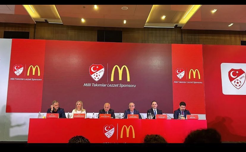 Bu kadar mı halktan, değerlerden, hassasiyetlerden uzaksınız! Bu TFF’nin kaçıncı ofsaytı? Kaç lira aldıysanız aramızda toplayıp verelim, o logonun yerine ‘Türk Milleti’ yazın. Ayıptır! <a href="/TFF_Org/">TFF</a>