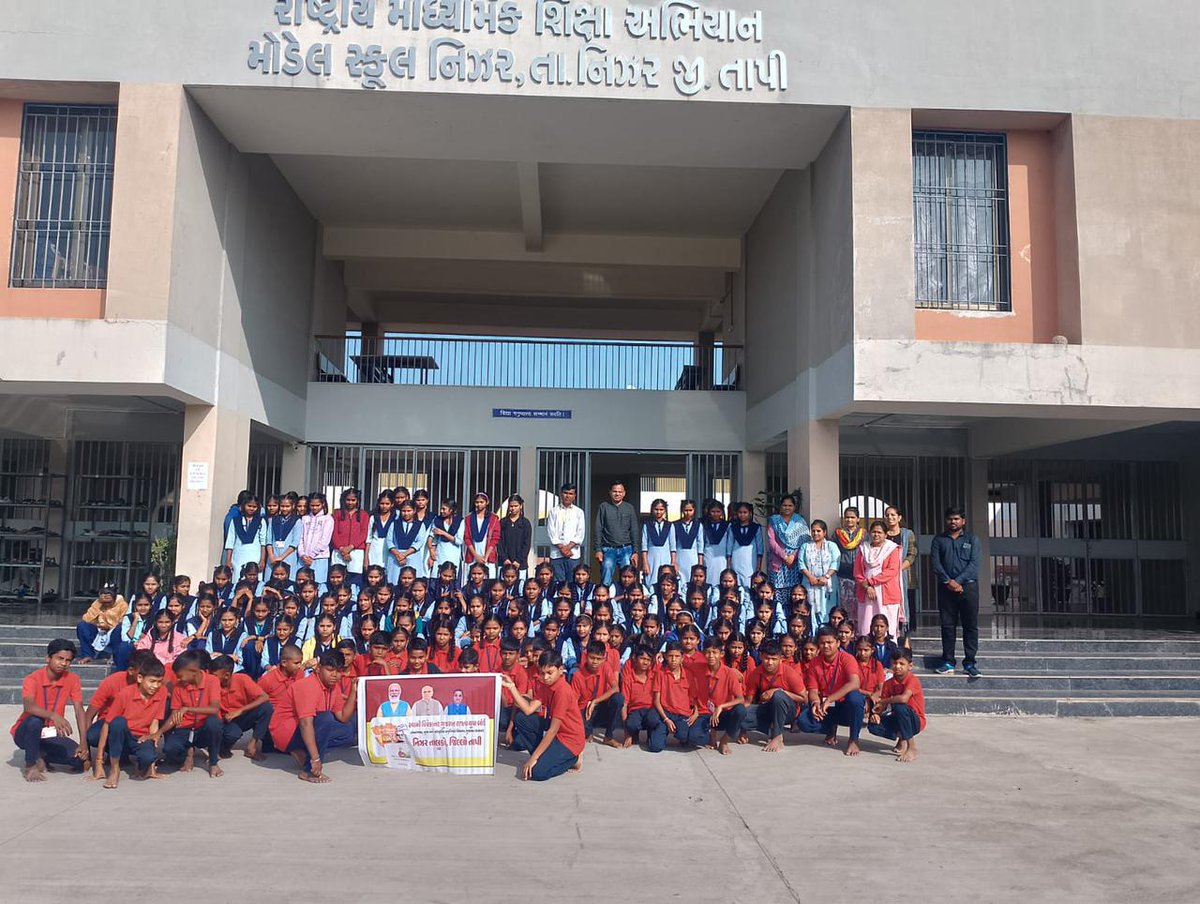 ikaushaldave's tweet photo. વિદ્યાર્થીઓમાં રહેલી પ્રતિભાને પારખી તેમને એક ઉચિત મંચ પ્રદાન કરવા અર્થે યોજાયેલ 'સ્વામી વિવેકાનંદ રમતોત્સવ' વિદ્યાર્થીઓના અભૂતપૂર્વ પ્રતિસાદ થકી સ��ળ બન્યો છે.

વિવિધ સ્થળોએ આયોજિત પારંપરિક રમતોમાં વિધાર્થીઓએ ભાગ લઈ, પોતાનું કૌશલ બતાવ્યું.

#SST2024 https://t.co/qi2MANpPpd