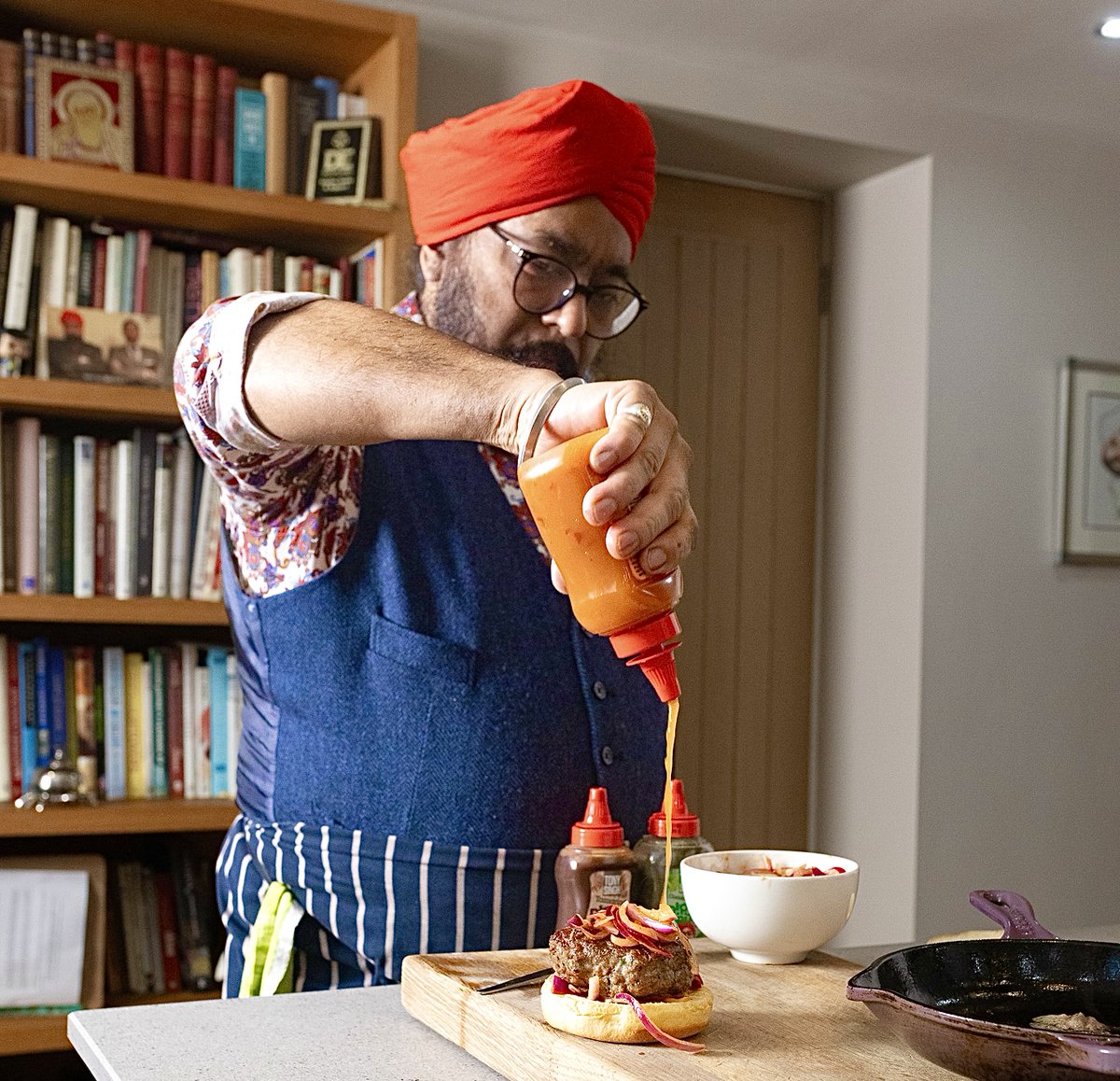 Introducing my Dip &amp; Drizzle Sauces! 🔥🔥🔥

These 3 mouth-watering sauces are hitting @HomeBargains across the UK on Monday 29th January for just £1.49!!!

They taste absolutely incredible, and I hope you love them as much as I do! 🤤

👉🏾 Find out more: tonysingh.co.uk/dip-and-drizzl…