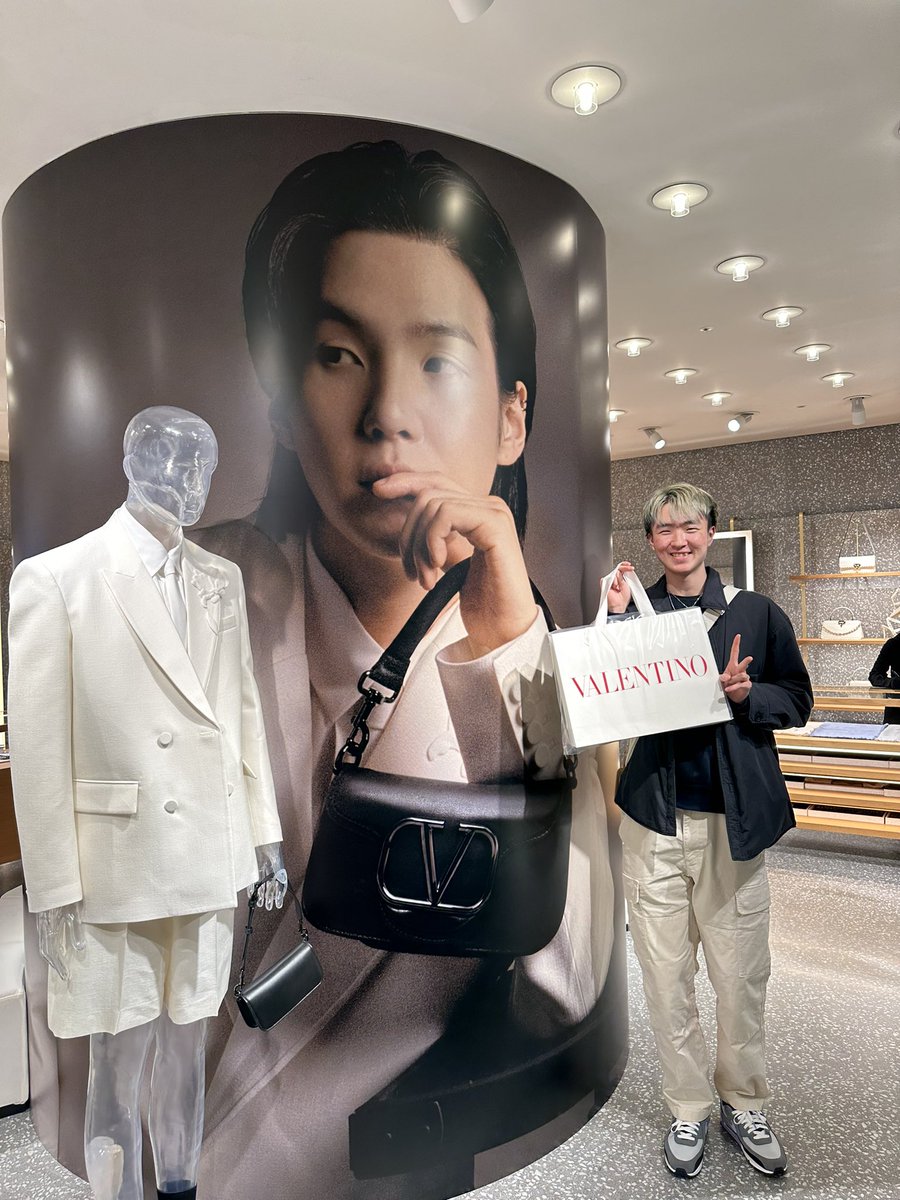 お待たせしました！ 購入した商品は、ユンギがD-DAYツアーで身に付けて