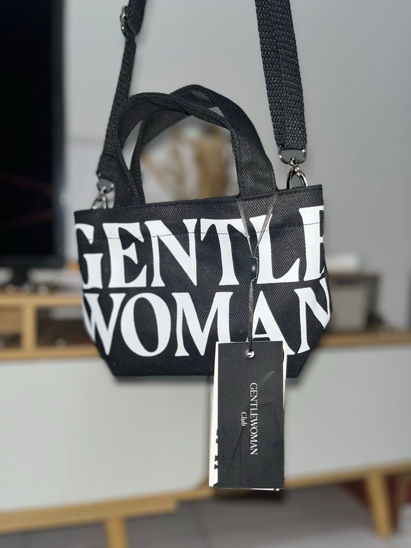 chusnulaim's tweet photo. Check out 'GENTLE WOMAN MICRO CANVAS BAG', available at Rp 350.000 on #Carousell https://t.co/zdBOQYWUxY https://t.co/o6VzXNjNq2