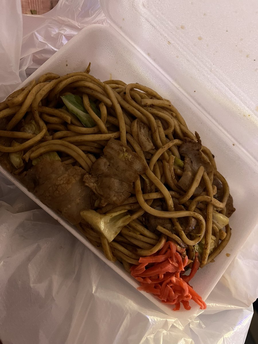 ubuntu_kanaaaaa's tweet photo. ねぇ、みんな？明日のお昼ご飯これね？
めちゃおいしかったから、食べてね？
予想の斜め上の美味しさ💓
Sports bar Base Rungさんの焼きそば🔥

https://t.co/kBURgSIaJi

#アルティーリ千葉 https://t.co/H0RlGAiw8r