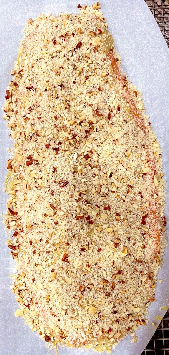 PapasKitchencks's tweet photo. Pecan crusted, honey mustard salmon - before and after baking.
#salmon #panko #pecancrust https://t.co/gdTqbfKZn2